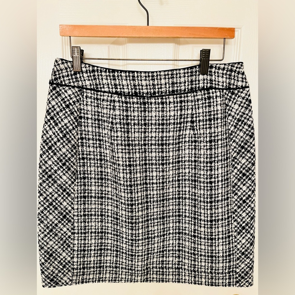 White House, Black market pencil skirt size 10 new with tags